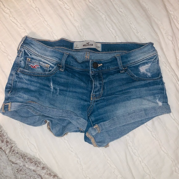 SHORTS - Picture 1 of 3